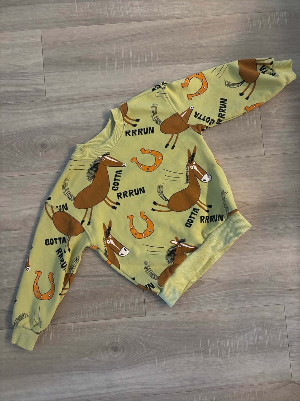 H&M Kids Green Horse-Print Sweatshirt Suepr cute size 4/5t Gotta Run Fun